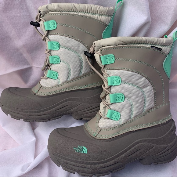 The North Face Waterproof/Insulated Boots (Size 4) Gray w/Seafoam Green Trim - Picture 15 of 16